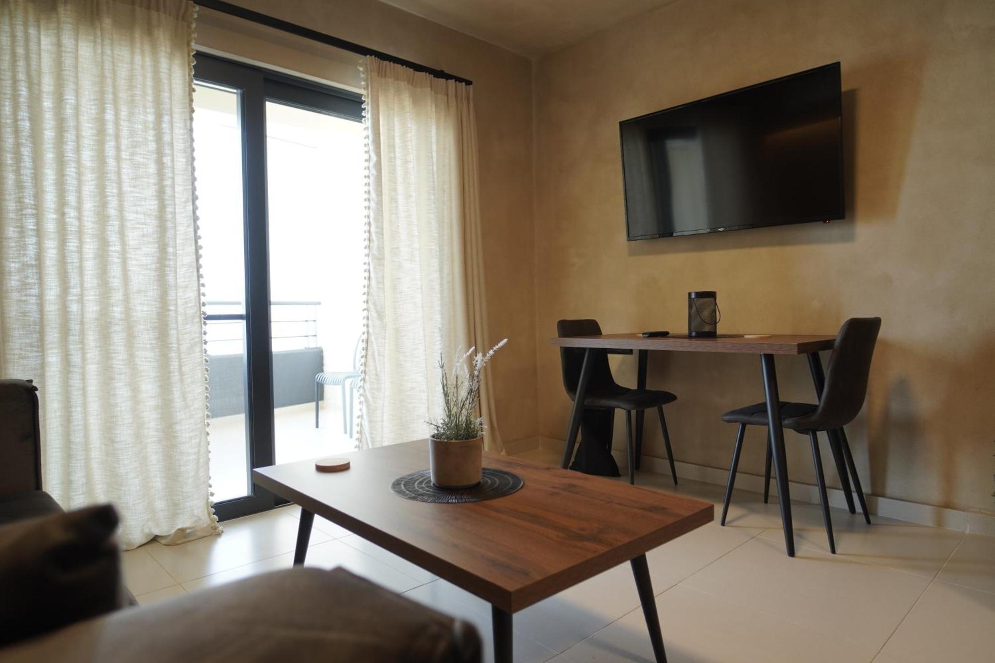 Sea La Vie & Maisonette Livanatai